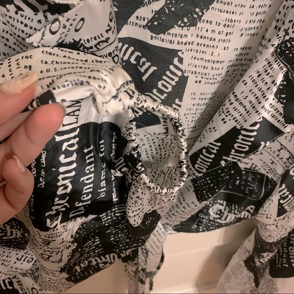 Dizzy Lizzy Satin Long Sleeve Cropped Newspaper Print Tie Wrap Style Blouse XL - Picture 3 of 10